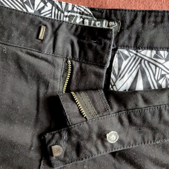 Volcom Shorts - Picture 3 of 6